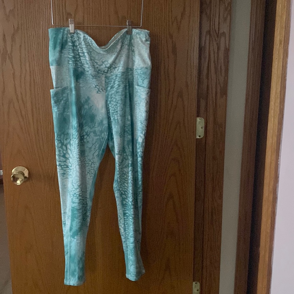 Zenergy Expressive Animal Print Teal Legging with Pockets